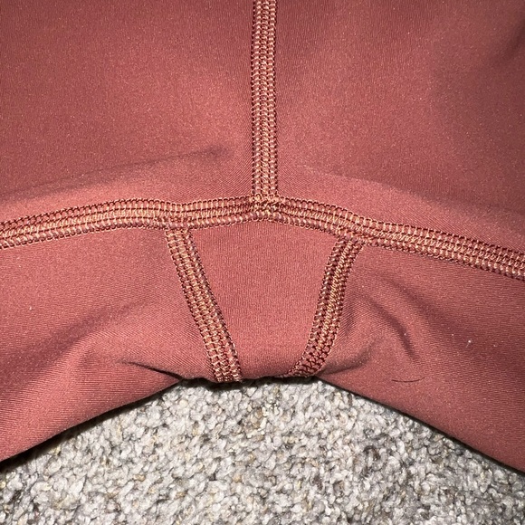 Lululemon size 8 wunder leggings like new - Picture 5 of 6